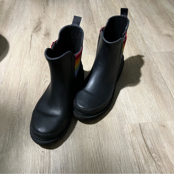Chooka Ballard Rain Boots - Black/Multicolor Rainbow - Size: US7 - Picture 15 of 16